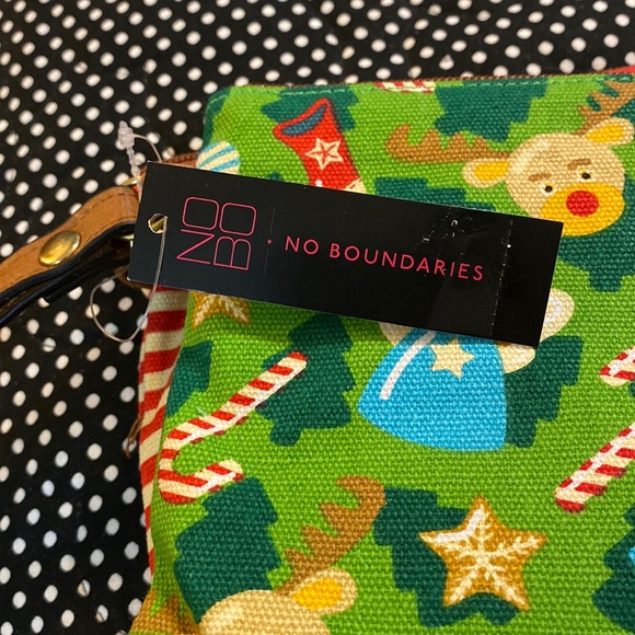 Set of two! Super cute canvas Holiday themed bags. I am offering two set… - Picture 6 of 8